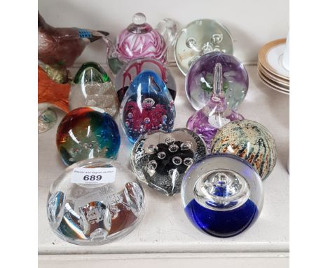 12 glass paperweights including Mdina, Caithness and an example in the form of a teapot 