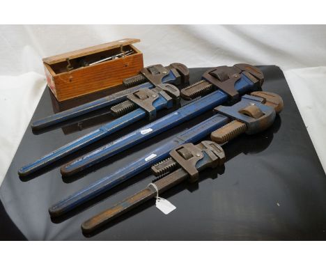 A group of vintage tools to include a quantity of Record wrenches. 