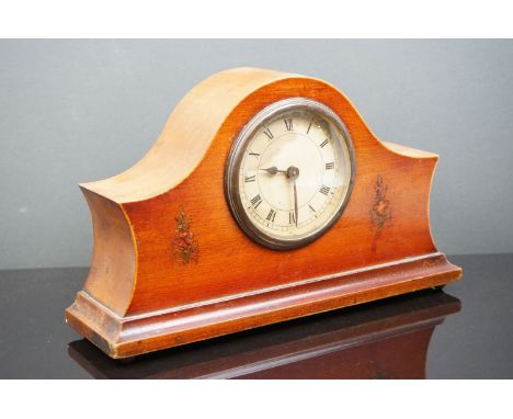 A vintage wooden cased mantle clock. 