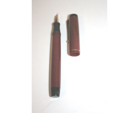 PARKER VICTORY FOUNTAIN PEN a button filler from the 1940's in red and black herringbone.