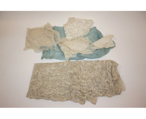 QUANTITY OF VINTAGE LACE including Honiton Lace, Veil and other items.