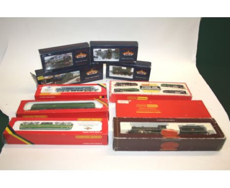 HORNBY & BACHMANN BOXED LOCOMOTIVES 10 various boxed locomotives including Bachmann 32-300 Collett 3202, 32-203 Pannier Tank,
