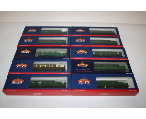 BACHMANN ROLLING STOCK 10 various boxed coaches, including 39-253 Restaurant Car First, and 9 other boxed examples. (10)