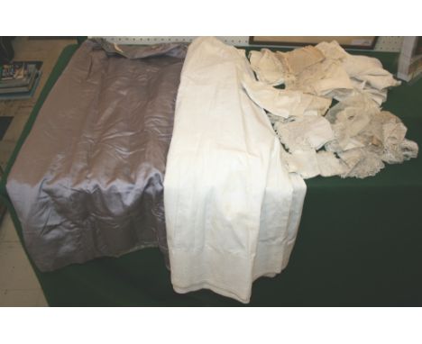 QTY OF VINTAGE LACE including a Victorian skirt, Honiton lace and other trimmings.