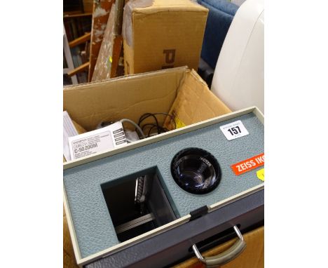 Zeiss Icon slide projector and screen E/T