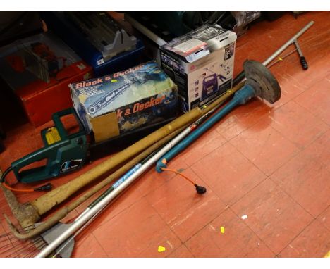 Boxed Black &amp; Decker electric chainsaw, a grass strimmer, a Ronseal power sprayer and a quantity of long handled garden t
