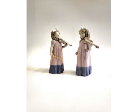 Nao pair of violinists 19cm with boxes. (2) 