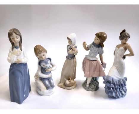 Five Nao figures of girls 17cm to 24cm. (5)All in excellent condition