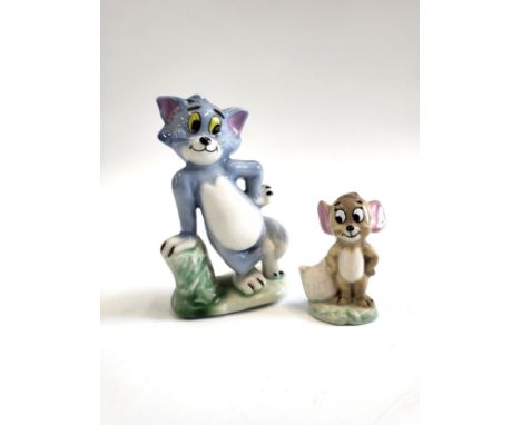 Whimsies and other ceramic miniature figures. (118). 