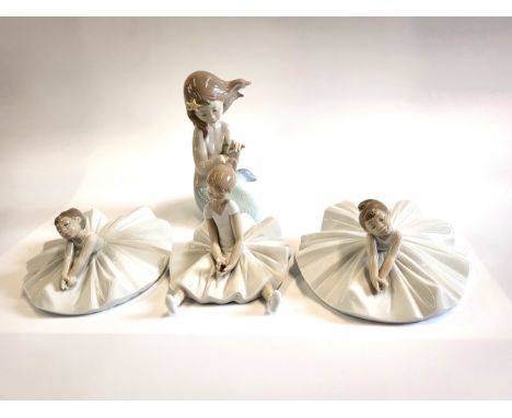 Three Nao seated dancers and a Mermaid with pearl in hand with boxes. (4)In excellent condition