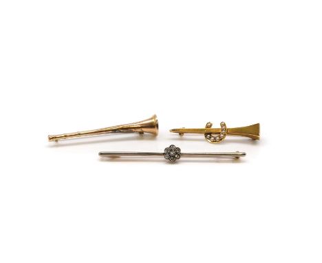 A group of three antique gold brooches, comprising an Edwardian 9ct gold hunting horn brooch, an Edwardian split pearl equest