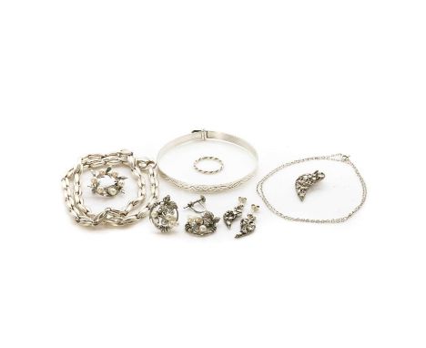 A group of silver jewellery, a silver link necklace, 430mm long, Sheffield 2003, a silver adjustable bangle, internal diamete