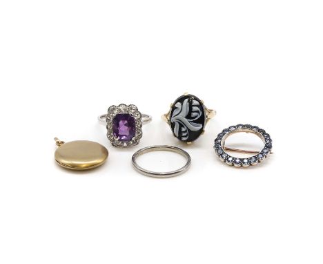 A group of assorted jewellery, a platinum wedding ring, with a D profile, stamped platinum, tested as platinum, a 9ct gold ca