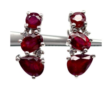 A pair of 925 silver pear cut ruby set earrings, L. 1.8cm.