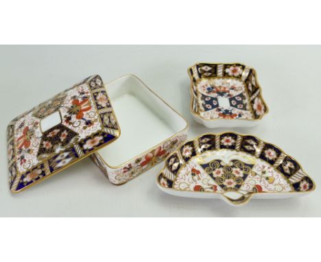 Royal Crown Derby x three pieces: Trinket box with lid 10 cm wide, together with two trinket dishes 12.5cm &amp; 9cm wide. (3