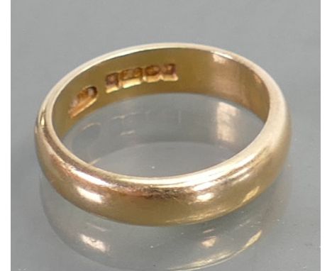 22ct gold wedding ring: Size K, 5.4 grams.