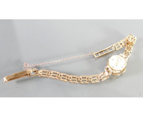 9ct gold ladies Rotary wristwatch with 9ct gold bracelet: 12.1 grams.