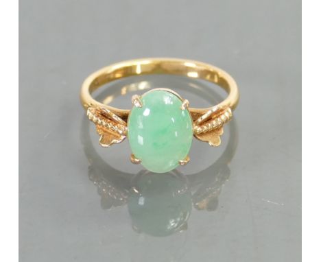 14ct ladies ring set with jade stone: Size M, 3 grams.
