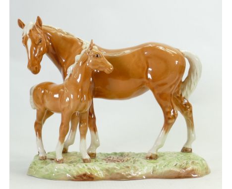 Beswick Palomino mare &amp; foal on ceramic base 953: