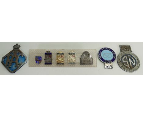 A collection of vintage motoring badges: Including North Staffs motor club, RAC, Royal Automobile club Rally of Great Britain