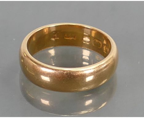 22ct gold wedding ring: Size K, 7.1 grams.