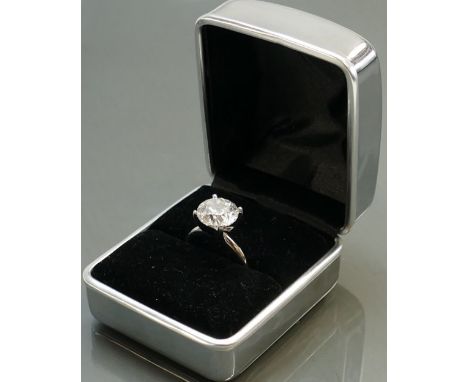 5ct certified diamond single stone Solitaire and platinum ring: IGL 2014 certificate states 5.02ct, colour F, clarity SI 2 wi