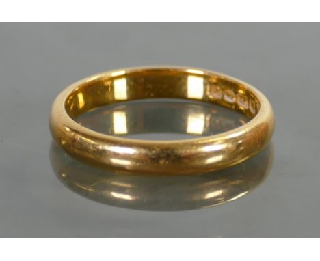 22ct gold wedding band  / ring:  Weight 3.4g.