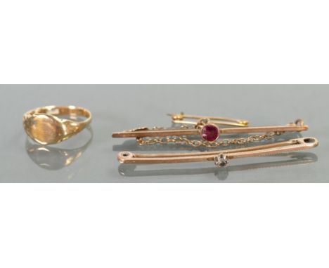 Victotian 9ct Rose gold items: Including signet ring and two bar brooches. One has steel pin, 5.7 grams. (2)