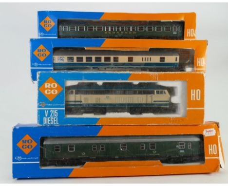 Roco 4151 Diesel HO Model Train:  With similar 4256 carriages, boxed. (4)