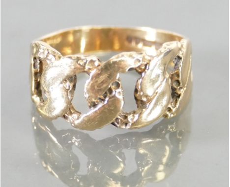 9ct gold Keepers ring: Size L/M, 4.1 grams.