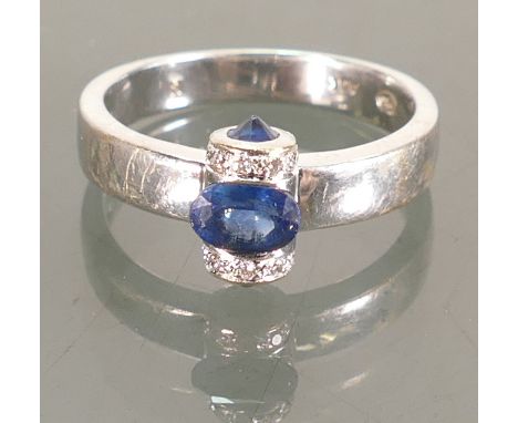 18ct white gold diamond and sapphire ring: Size O/P, 4.8 grams.