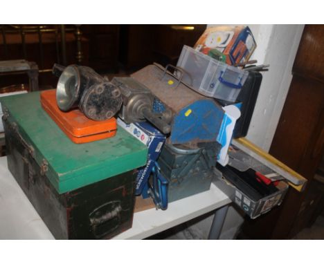 A QUANTITY OF ASSORTED TOOLS ETC