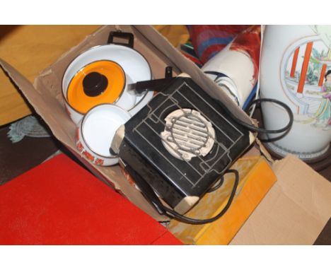 A QUANTITY OF ASSORTED SUNDRIES TO INCLUDE A RECORD PLAYER LARGE LAMP ETC