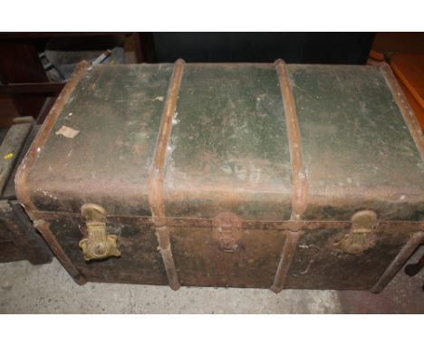 A LARGE VINTAGE TRUNK 
