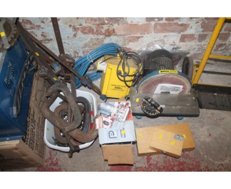 A QUANTITY OF ASSORTED TOOLS ETC