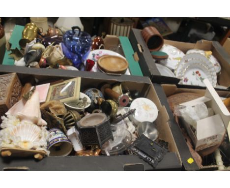 TWO TRAYS OF CHINA AND CERAMICS ETC, TO INCLUDE ROYAL WORCESTER EVESHAM