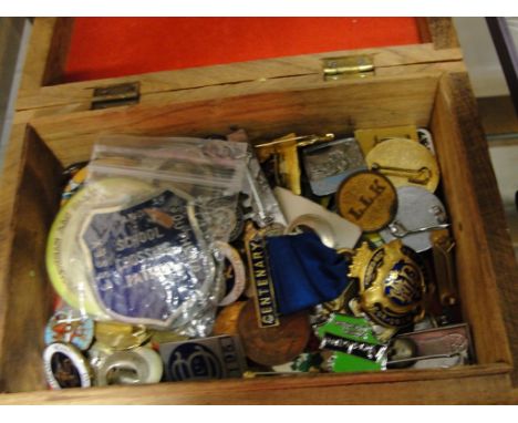 A box of vintage enamel badges to inc football etc