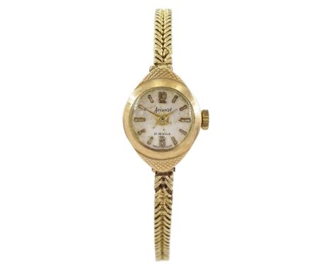 Accurist ladies 9ct gold manual wind wristwatch, on 9ct gold bracelet, hallmarkedCondition Report:Approx 8.75gm (excluding mo