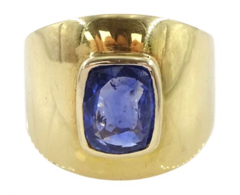 14ct gold single stone cushion cut sapphire ring, stamped 585, sapphire approx 2.20 caratCondition Report:Approx 4.95gm, max 