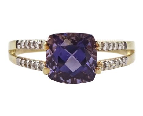 9ct gold single stone cushion cut amethyst ring, with diamond set shoulders, hallmarkedCondition Report:Approx 2.3gm, size N,