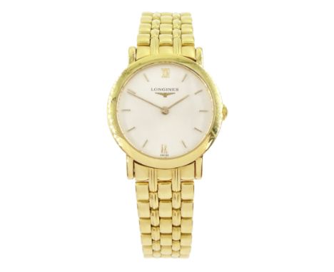 Longines Prestige 18ct gold ladies quartz wristwatch, Ref. L4 210 6, silvered dial with baton hour markers, stamped 18K 750, 