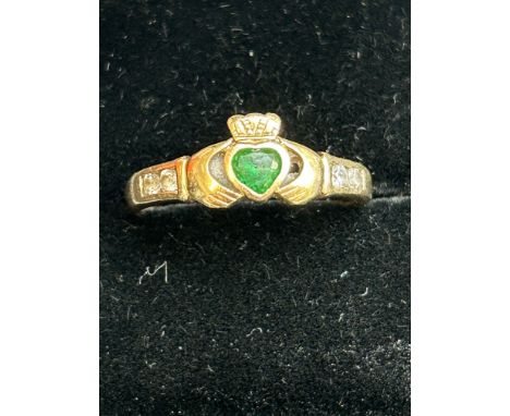 9ct Gold Claddagh ring set with green &amp; cz stones 2.2g Size Q 