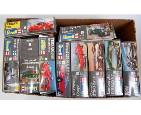 Ten various boxed as issued Revell 1/24 and 1/25 scale F1, Classic Car, and Commercial vehicle plastic kits, to include a Ben