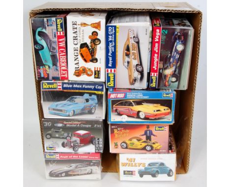 Ten various boxed Revell 1/25 scale Plastic Classic Car and Racing Car kit group to include a Revell Hot Rod Radical J2000 Po