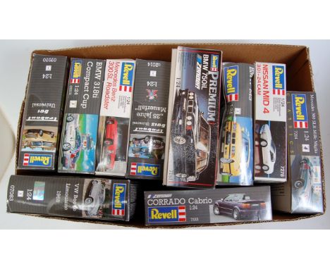 Ten various boxed as issued Revell 1/24 scale Classic car and racing car plastic kits, mixed examples to include a VW Beetle 