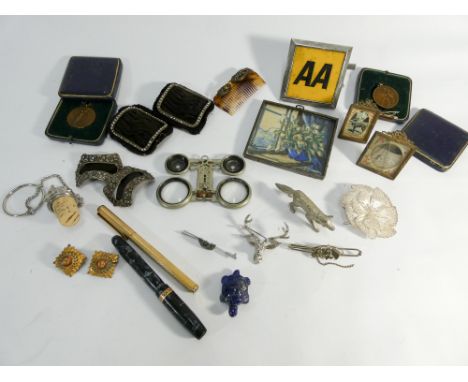 Tray of collectables to include vintage shoe buckles, hair comb, fountain pens, sporting medallions etc 