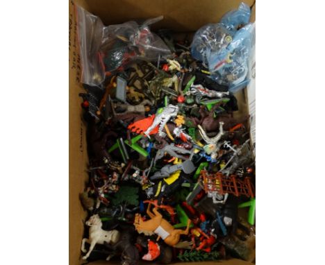 Large box of plastic figures, Soldiers, Britains + Lone Star 