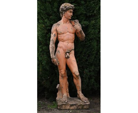 Standfigur des DavidHöhe: 173 cm.Italien.In Terracotta gestaltete Parkfigur den florentiner David des Michelangelo wiederspie
