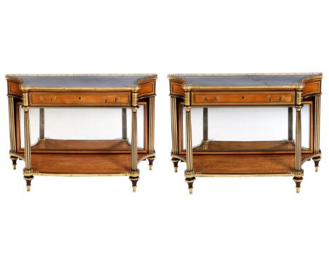 Paar Louis XVI-Consoles dessertesJeweils 94 x 130,5 x 44 cm.Claude Charles Saunier (1735-1807), zug.Paris, um 1785.Jeweils au