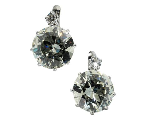 Grosse Diamant-Solitär-OhrringeGewicht: ca. 6.6 g. Platin rhodiniert.Um 1930.Beigegeben zwei Expertisen von DPL mit der Numme